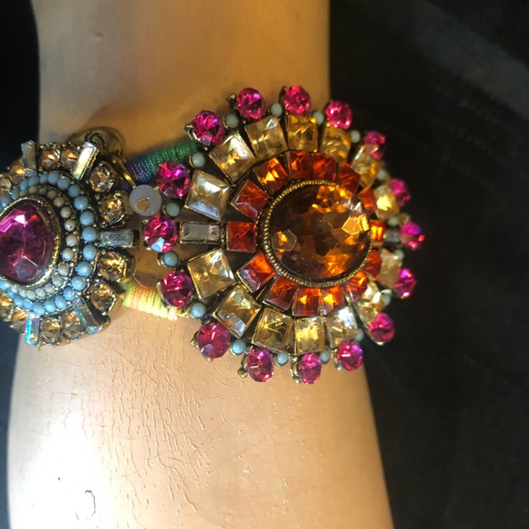 Betsey Johnson Pearl and Rhinestone Bracelet OS - Picture 6 of 7